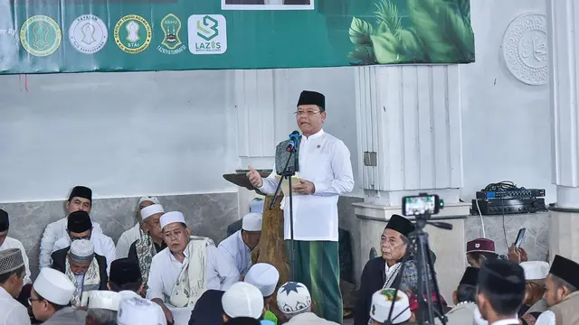Mardiono saat hadir di Pondok Pesantren Az Zawiyah, Garut, Jawa Barat, pada Jumat (21/11/2025).