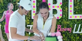 Luna Maya memasuki usianya yang ke-41 tahun. Di momen spesial ini, ia mendapatkan ucapan selamat ulang tahun yang manis dari orang-orang terkasihnya saat bermain tenis. [Foto: Instagram/lunamaya]