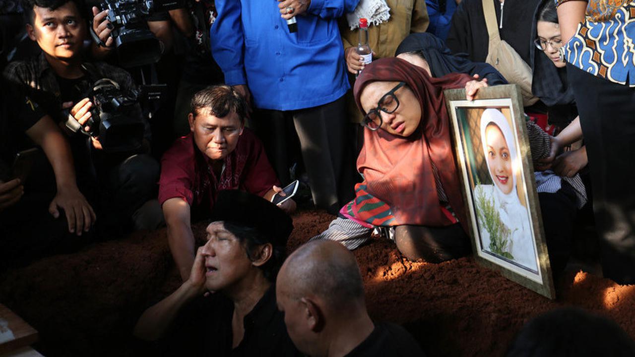 Berderai Air Mata, Chiki Fawzi Putri Marissa Haque Ungkap Harapan Sang Ibu yang Belum Tercapai
