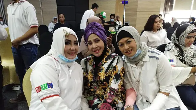 Elvy Sukaesih Bareng Penyanyi Dangdut Senior (Foto: Instagram/@elvy_sukaesih)