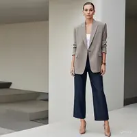 Cutbray Denim Biru Tua dengan Blazer Oversized Netral (Liputan6.com/MetaAi)