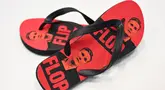 Sandal jepit bergambar pemimpin Partai Buruh oposisi Inggris Keir Starmer dijual di toko partai Konservatif di dalam lokasi Konferensi tahunan Partai Konservatif di Manchester, Inggris utara, pada 3 Oktober 2023. (Oli SCARFF/AFP)