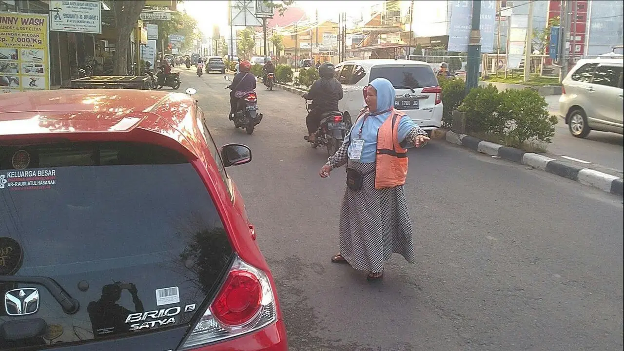 Jadi Juru Parkir, Ibu di Medan Selamat 5 Anak dari Putus Sekolah