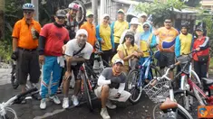 Citizen6, Lumajang: Seluruh anggota club gemes berfoto bersama. (Pengirim: Susi)