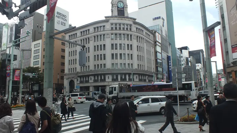 Seperti ini suasana mewah di daerah Ginza, Tokyo. Penasaran?