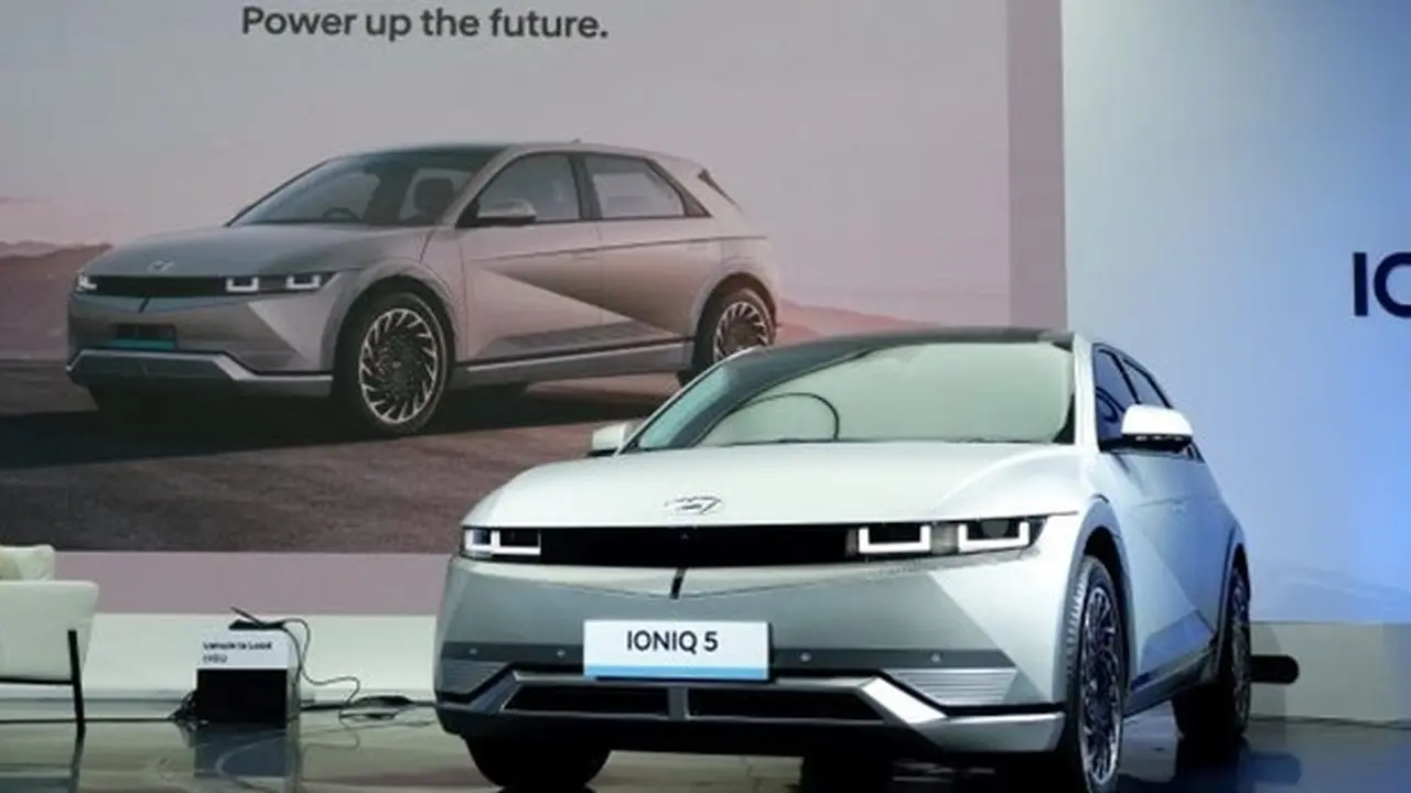 Hyundai IONIQ 5 Hadir di IIMS 2022, Richard Kyle dan Citra Subyakto Kagumi Ragam Fitur Canggihnya