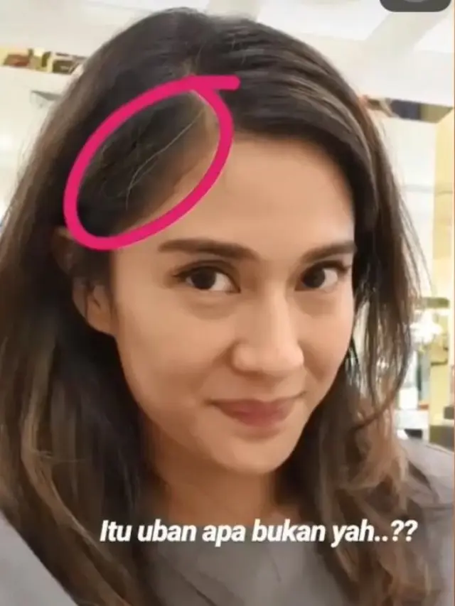 7 Potret Seleb Pamer Rambut Beruban Ini Tetap Tampil Menawan