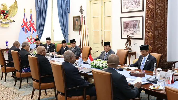    Rahasia Pertemuan Prabowo dan PM Fiji: Wamenkominfo Jadi Saksi Kunci?   Dari Istana Merdeka, Sinyal Kuat Kerja Sama Indonesia-Fiji Mengudara:
