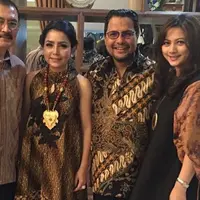 Rumah tangga penyanyi Mayangsari dan pengusaha Bambang Trihatmojo telah memasuki usia 17 tahun. Perayaan itu digelar secara meriah di hadiri para artis dan sosialita pada Sabtu (8/7/2017). (Instagram/cutkeke_xavier)