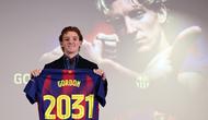 Klub juara Liga Spanyol 2025/2026 Barcelona resmi mengontrak penyerang sayap asal Inggris Anthony Gordon dari Newcastle United, Sabtu (30/5) pagi WIB. (AFP/Josep Lago)
