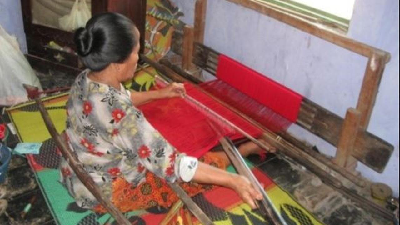 Dikerjakan oleh Perempuan
