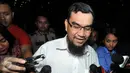 Anggota DPRD Sumut Kamaluddin Harahap seusai menjalani pemeriksaan di Gedung KPK, Jakarta, Jumat (6/11). Kamaluddin diperiksa sebagai saksi untuk tersangka Gubernur Sumatera Utara nonaktif Gatot Pujo Nugroho. (Liputan6.com/Helmi Afandi)
