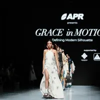 Intip koleksi busana berkelanjutan dari kain serat selulosa di Jakarta Fashion Week 2026 (APR)