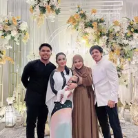 Penyanyi dan anggota DPR, Krisdayanti hadir dalam syukuran rumah adik Atta Halilintar, Thariq Halilintar, pada Sabtu (9/4/2022). (Instagram/krisdayantilemos).