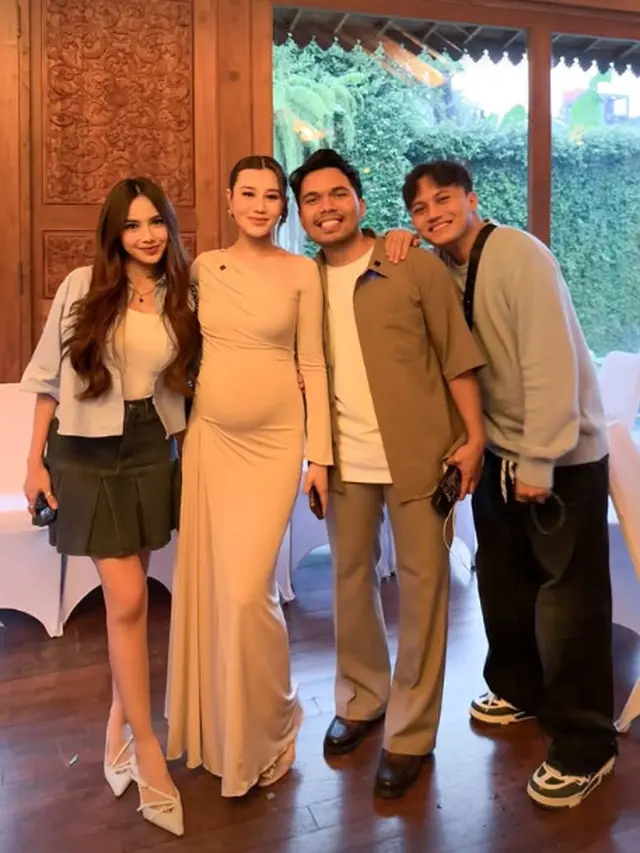 Gaya Couple Serba Biru Alyssa Daguise-Al Ghazali hingga Mahalini Raharja-Rizky Febian di Gender Reveal Anak Aaliyah Massaid