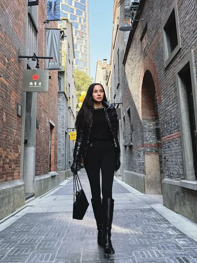 6 Artis Liburan ke Shanghai China pada Januari 2025, Shandy Aulia di Momen Imlek