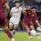 Aksi Paulo Dybala&nbsp;dalam laga AS Roma vs Bologna di Serie A 2025/2026, Minggu (24/8/2025). (AP Photo/Gregorio Borgia)