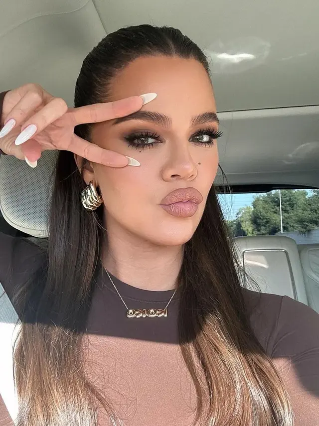 Pipi Khloe Kardashian Sempat Boncel, Ternyata Efek Pengangkatan Tumor Kulit