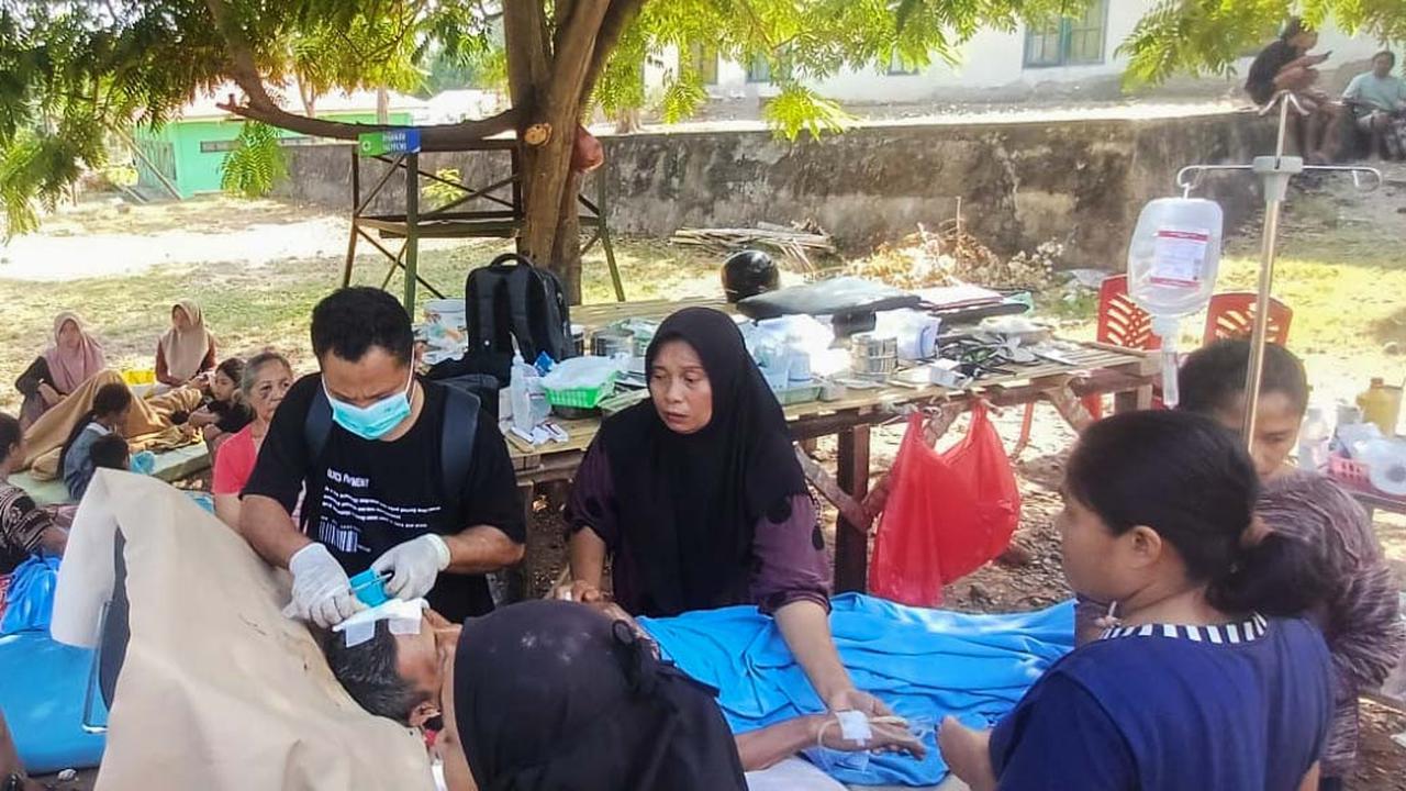 Terdampak Gempa M 7,7 Pasien Rumah Sakit Dirawat di Tenda