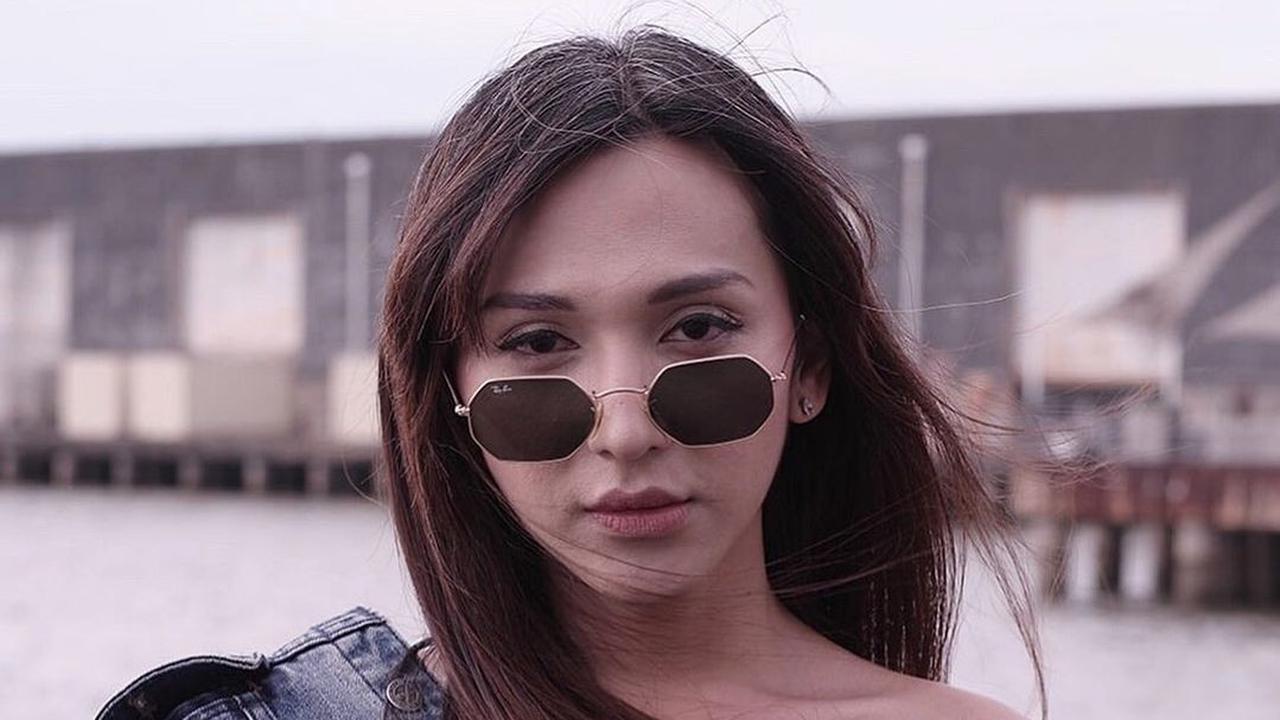 Dena Rachman Usai Pindah Agama: Identitas Transpuan atau Apapun Itu ...