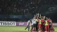 Para pemain Timnas Indonesia merayakan kemenangan atas Taiwan pada laga Grup A Asian Games di Stadion Patriot, Jawa Barat, Minggu (12/8/2018). Indonesia menang 4-0 atas Taiwan. (Bola.com/Vitalis Yogi Trisna)