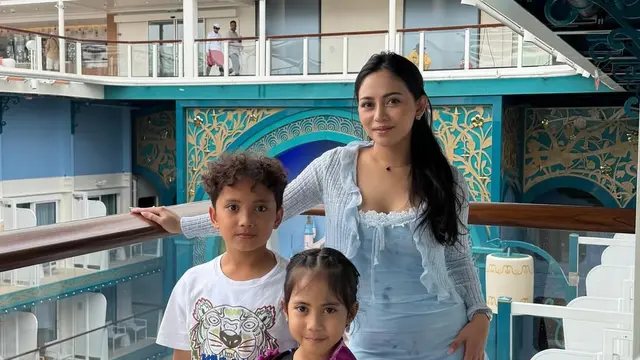 Rachel Vennya dan Xabiru-Chava Totalitas Jadi Karakter Disney Saat Berlayar di Disney Adventure Cruise