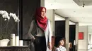 Venna Melinda mulai terlihat sering tampil dengan hijab pada awal Ramadan lalu. Ia kerap membagikan aktivitasnya di media sosial Instagram dalam balutan hijab. (Liputan6.com/IG/@vennamelindareal)
