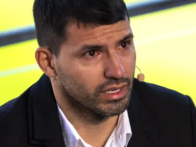 Sergio Aguero resmi mengumumkan kabar pensiunnya sebagai seorang pesepak bola pada Rabu (15/12/2021) malam WIB. (AP/Emilio Morenatti)