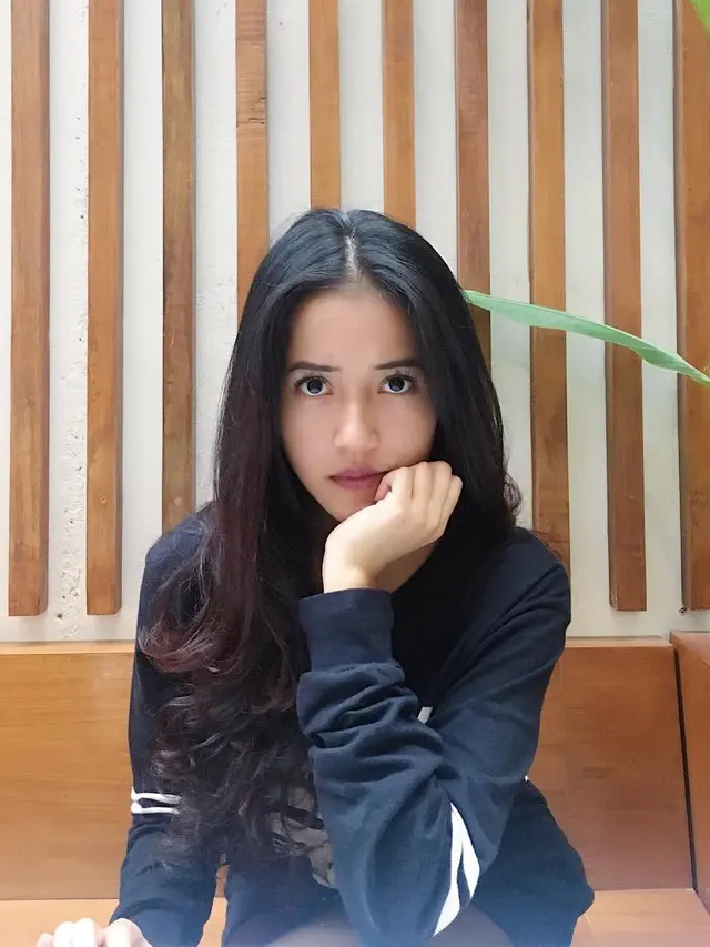 [Bintang] Yofinasaat sedang sendiri