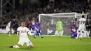 Pemain Tottenham Hotspur, Pedro Porro, merayakan gol ke gawang Crystal Palace pada laga Liga Inggris di Stadion Selhurst Park Sabtu (28/10/2023). Tambahan tiga poin memastikan Tottenham kini telah mengoleksi 26 poin dari sepuluh laga. Tottenham nyaman di puncak klasemen sementara unggul lima angka dari Arsenal dan Manchester City. (PA/Via AP/(John Walton)