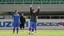 Luong Xuan Truong saat mengikuti sesi latihan sebelum melawan Timnas Indonesia di Stadion Pakansari, Bogor, (02/12/2016). (Bola.com/Nicklas Hanoatubun)