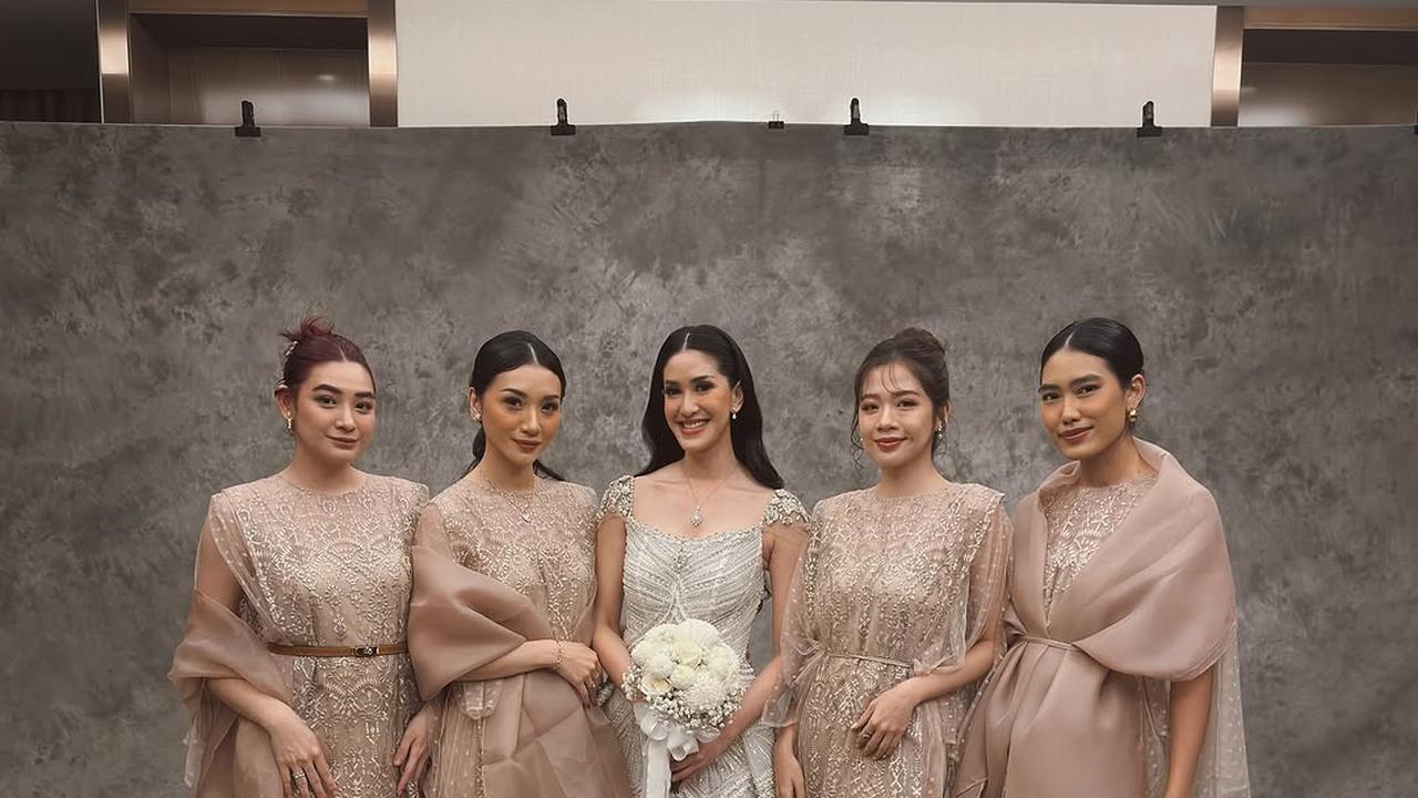Potret Alika Islamadina Jadi Bridesmaid di Acara Pernikahan Elma Agustin, Nostalgia Nyanyikan Lagu Princess