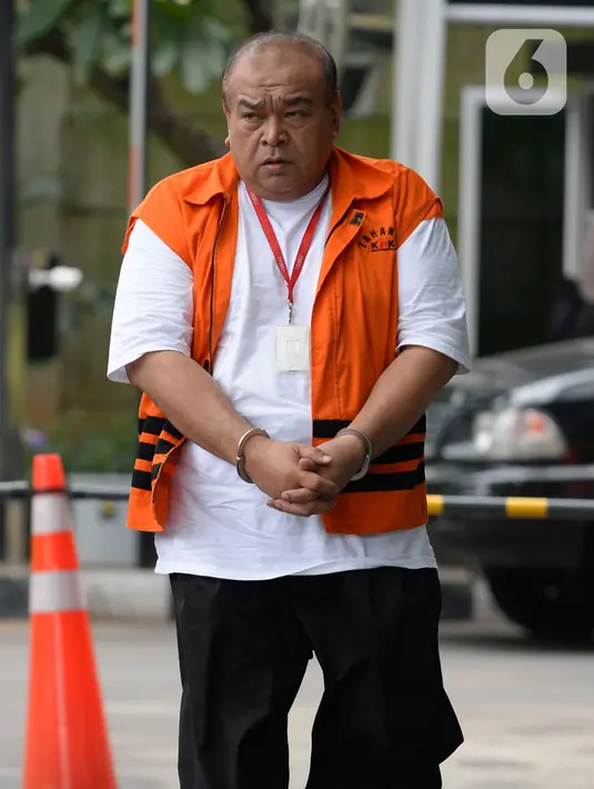 Pemilik Grup Dempo Muhammad Yamin Kahar bersiap menjalani pemeriksaan di Gedung KPK, Jakarta, Kamis (13/2/2020). Yamin diperiksa sebagai tersangka dalam kasus dugaan suap proyek pembangunan infrastruktur Jembatan Ambayan dan Masjid Agung di Solok Selatan, Sumatera Barat. (merdeka.com/Dwi Narwoko)