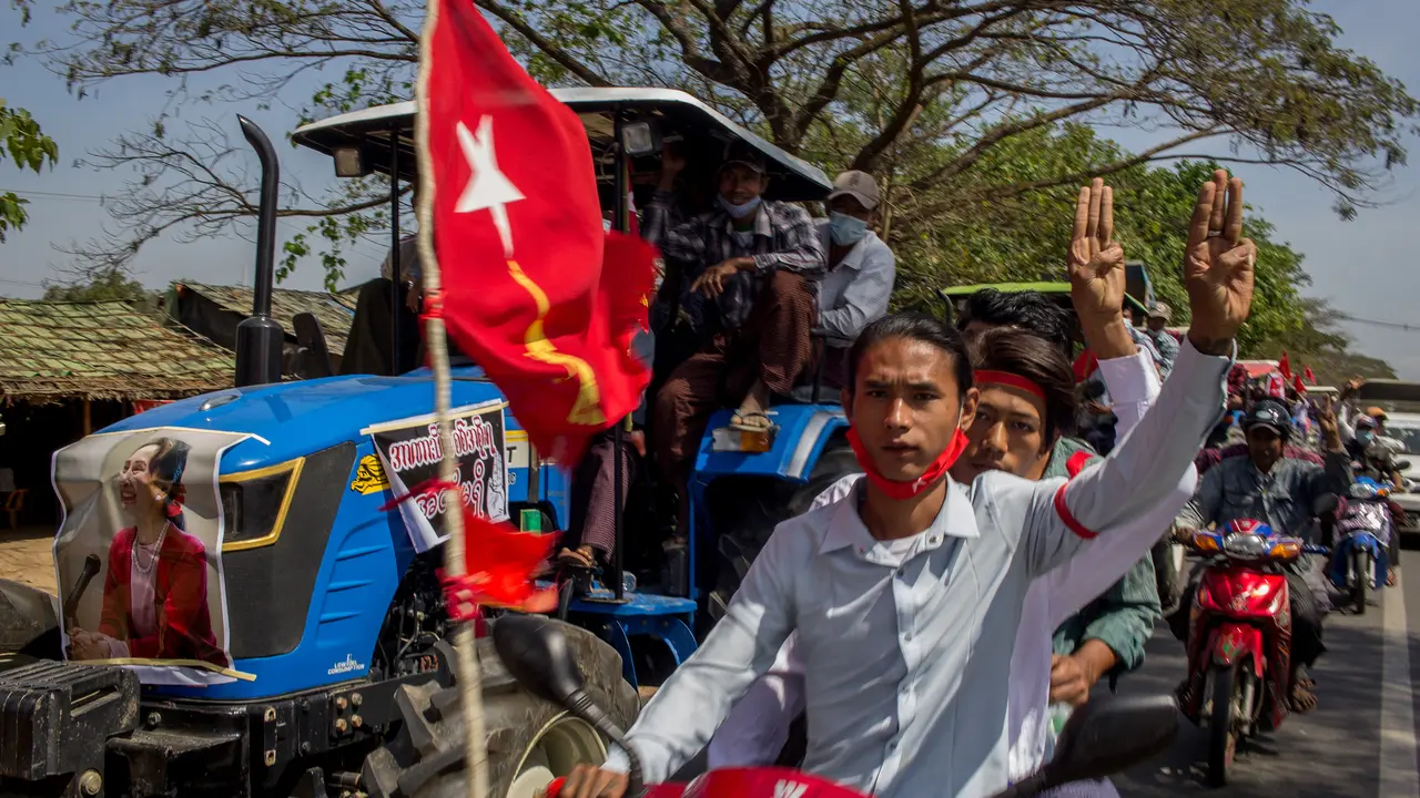 Bawa Traktor, Petani Myanmar Demo Kudeta Militer