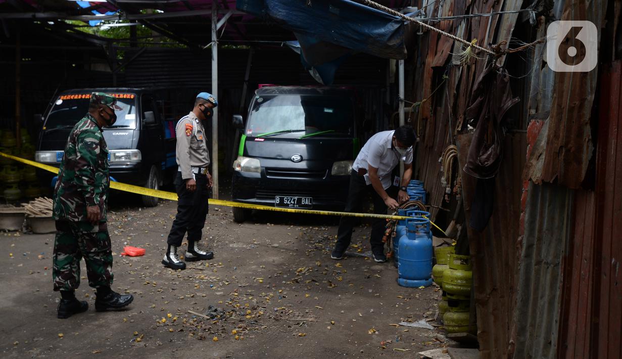FOTO: Polisi Gerebek Tempat Pengoplos Gas Bersubsidi di ...