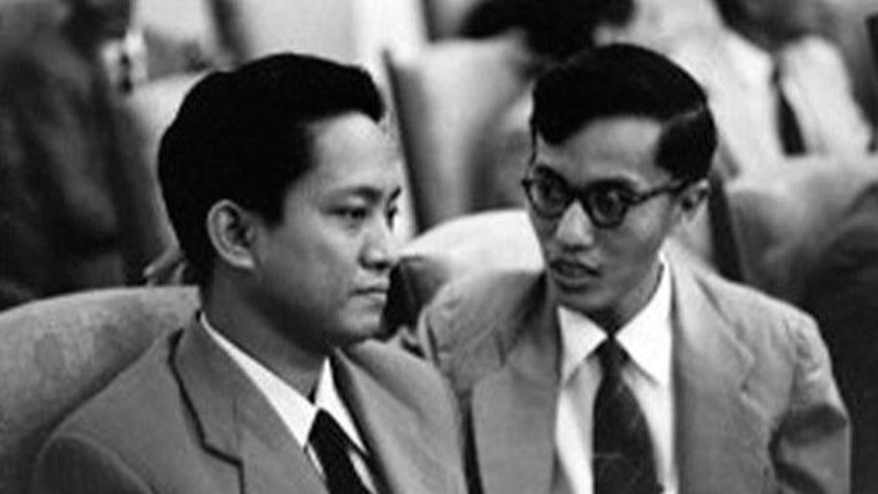 Pernyataan itu ditandatangani Aidit. Kolonel Yasir Hadibroto membawanya meninggalkan Kota Solo. Dengan menggunakan Jeep, Kolonel Yasir Hadibroto tiba-tiba menghentikan perjalanannya di sebuah kebun pisang di Boyolali<br>
