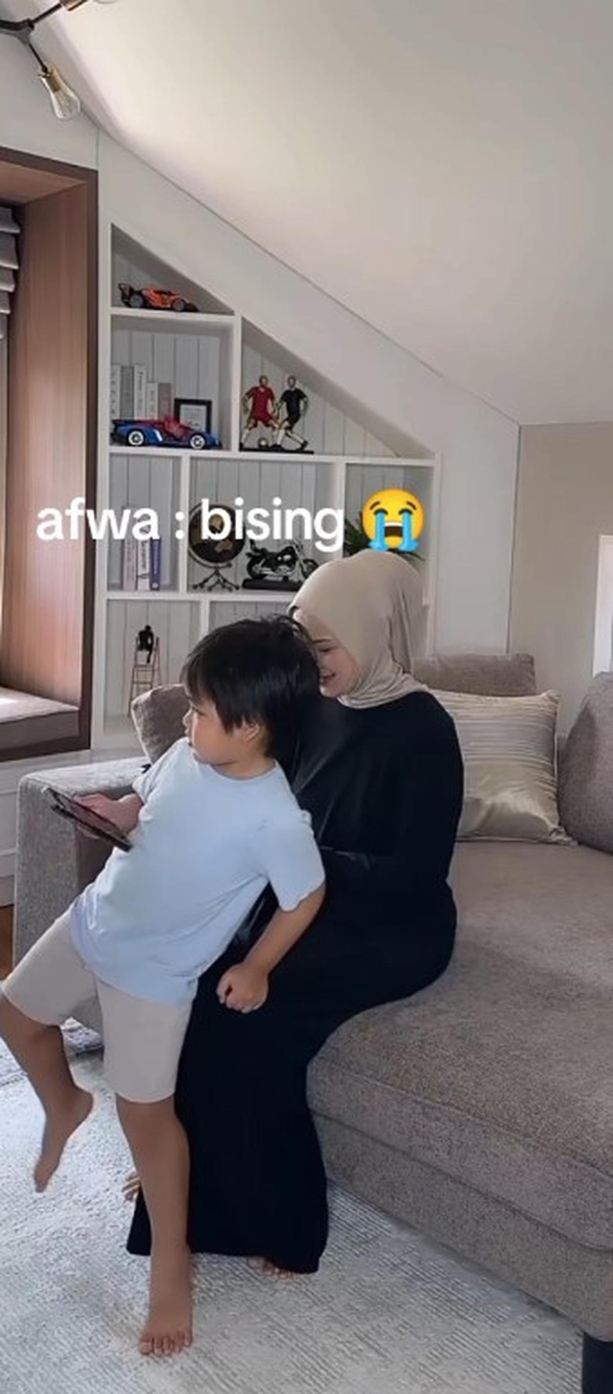 Momen Siti Nurhaliza Lagi Asyik Nyanyi, Tiba-Tiba sang Anak Datang - Tanpa Bersalah Sebut 'Ibu Bising'