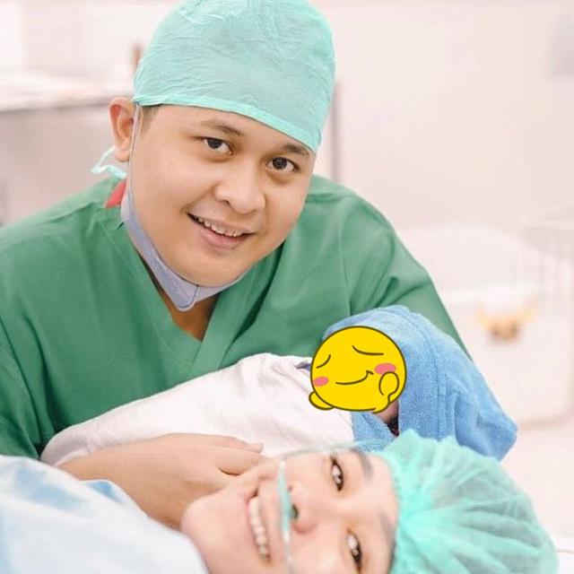 7 Potret Syifa Adik Ayu Ting Ting Melahirkan Anak Kedua, Didampingi Keluarga Besar