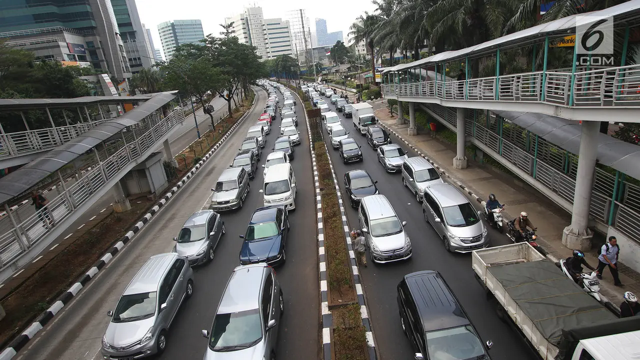 Pemerintah Wacanakan Pembatasan Mobil Berdasarkan Kapasitas Mesin di Jakarta