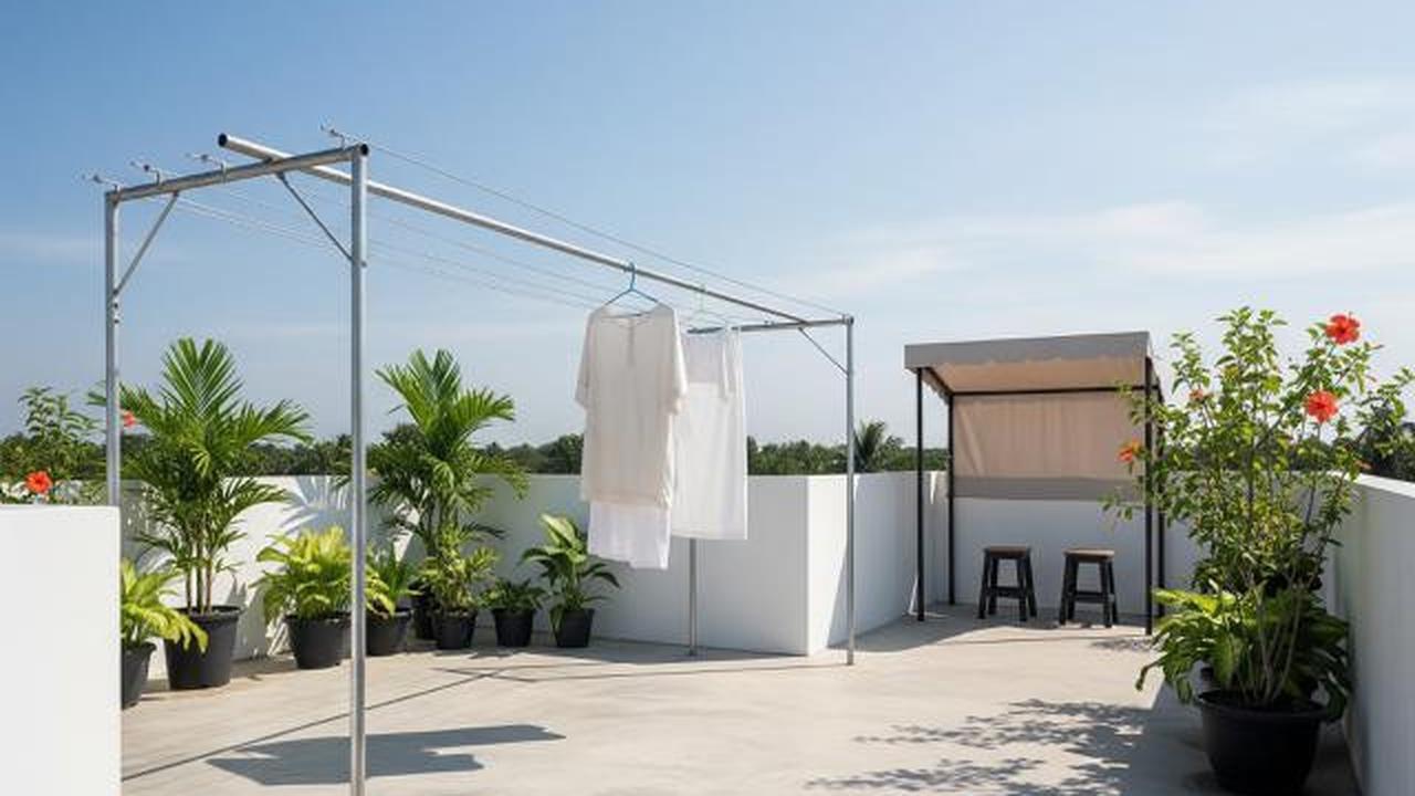 Rooftop Terbuka Minimalis dengan Jemuran Sederhana/Desain Rumah Sederhana di Desa Tapi Punya Rooftop Buat Jemur dan Santai Sore (Sumber: gemini.com)
