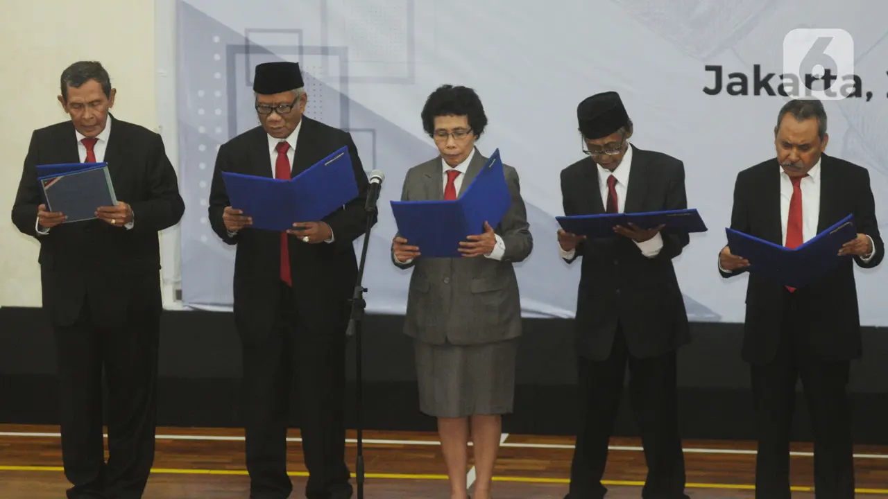Serah Terima Jabatan Pimpinan KPK Usai Dilantik Jokowi