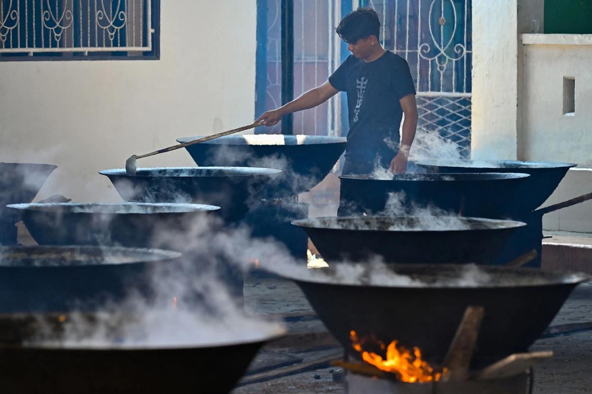 FOTO: Kuah Beulangong Hidangan Kebersamaan Saat Nuzulul Quran di Aceh
