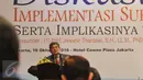 Ketua PERADI  Fauzi Yusuf Hasibuan membuka diskusi di Hotel Crown Plaza, Jakarta, Jum'at (16/10/2015). Menurut Peradi surat keputusan yang dikeluarkan MA dapat mempengaruhi organisasi advokasi dan profesi advokat. (Liputan6.com/andrian martinus)