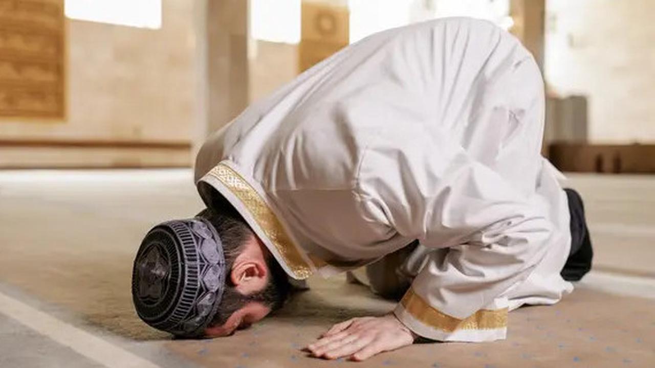 Niat Sholat Jamak Maghrib dan Isya, Lengkap dengan Rakaatnya, Total 7 Rakaat Tanpa Qashar