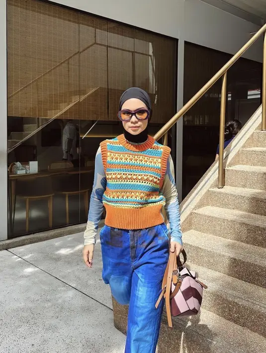 Tampil edgy namun tetap playful, gaya outfit Tantri Namirah selalu seru untuk ditiru. [Foto: Instagram/ Tantri Namirah]