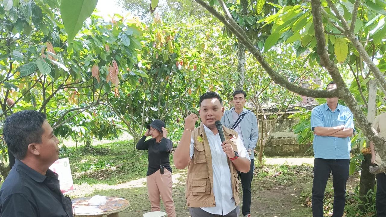 Kisah Mantan Pegawai Bank yang Sukses Raup Omzet Miliaran dari Kebun Cokelat