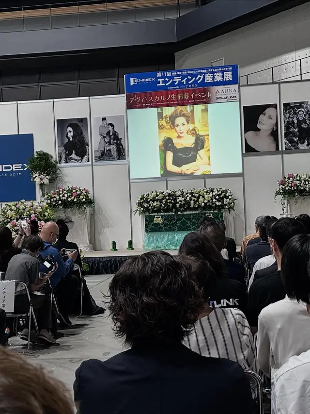 Dewi Soekarno dalam acara pameran seni di Tokyo, Jepang (Foto: Instagram @dewisukarnoofficial)