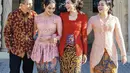 Detail ruffle menjadi detail manis yang mengoptimalkan penampilannya.  [Foto: Instagram/ Akhairunnisa]