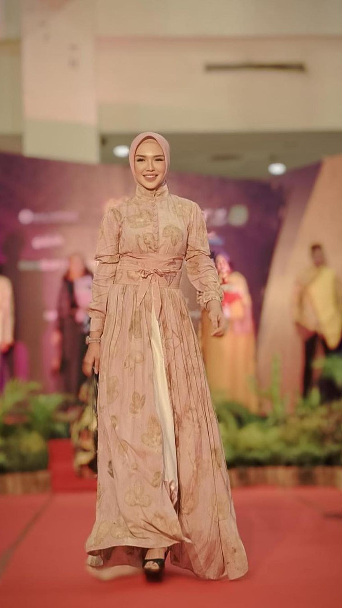 "Semoga samawa ibu cantik dan PKK dan DWP di bawah pimpinan ibu semakin sukses❤️❤️❤️," tulis akun idahidayanti.<br>