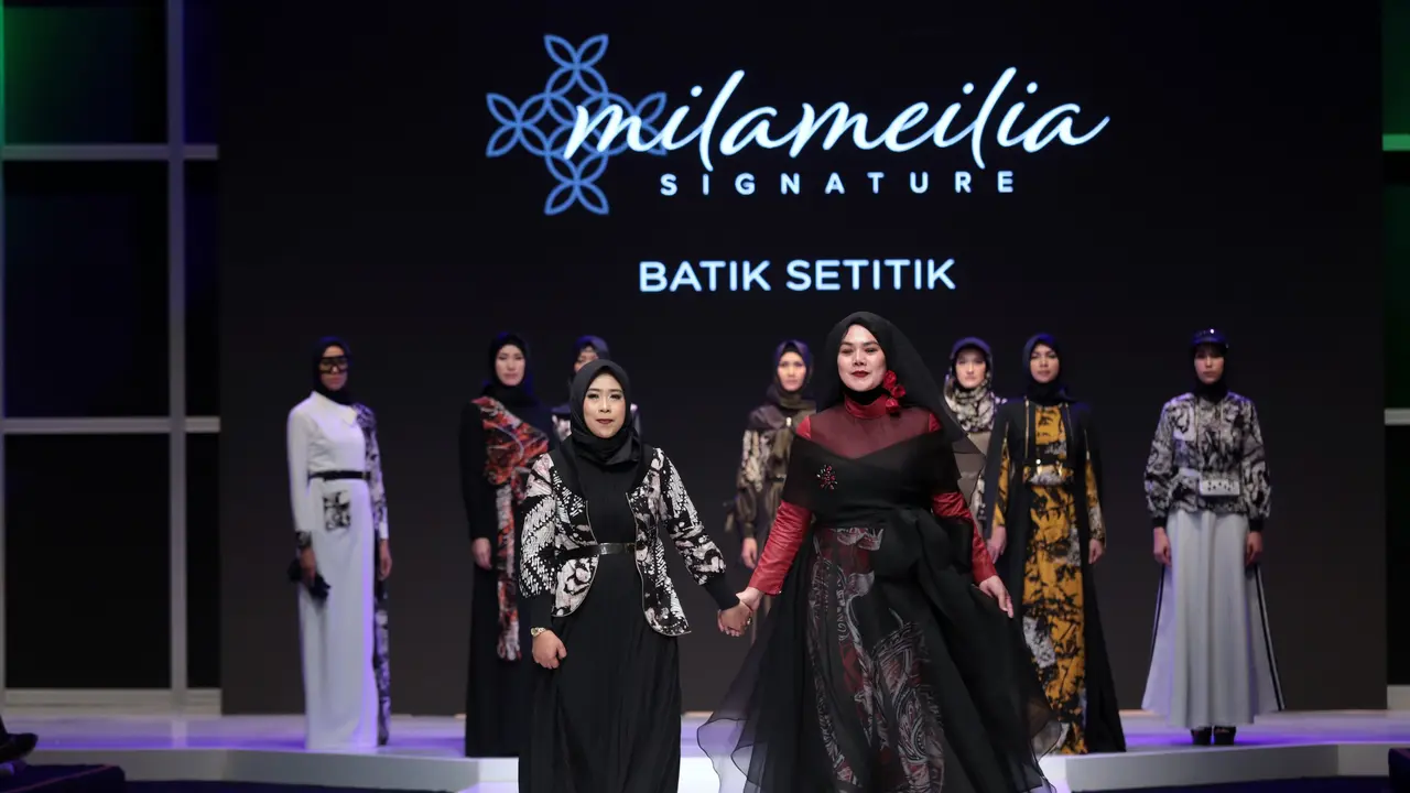 Busana muslim dengan desain batik unik